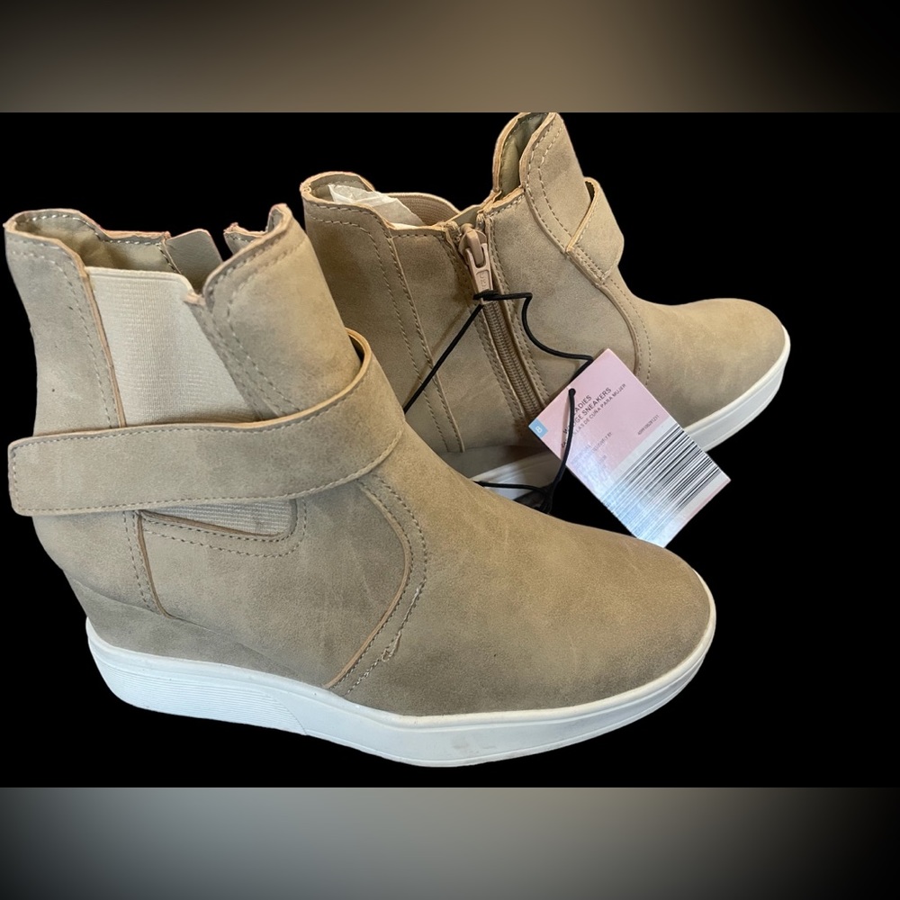 New with tags Sierra stacked sneaker/ casual shoe tan size 8 - Picture 2 of 4